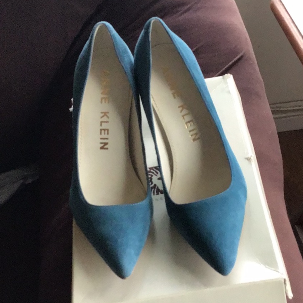Anne Klein women shoes turquoise size 7.5 suede block heel